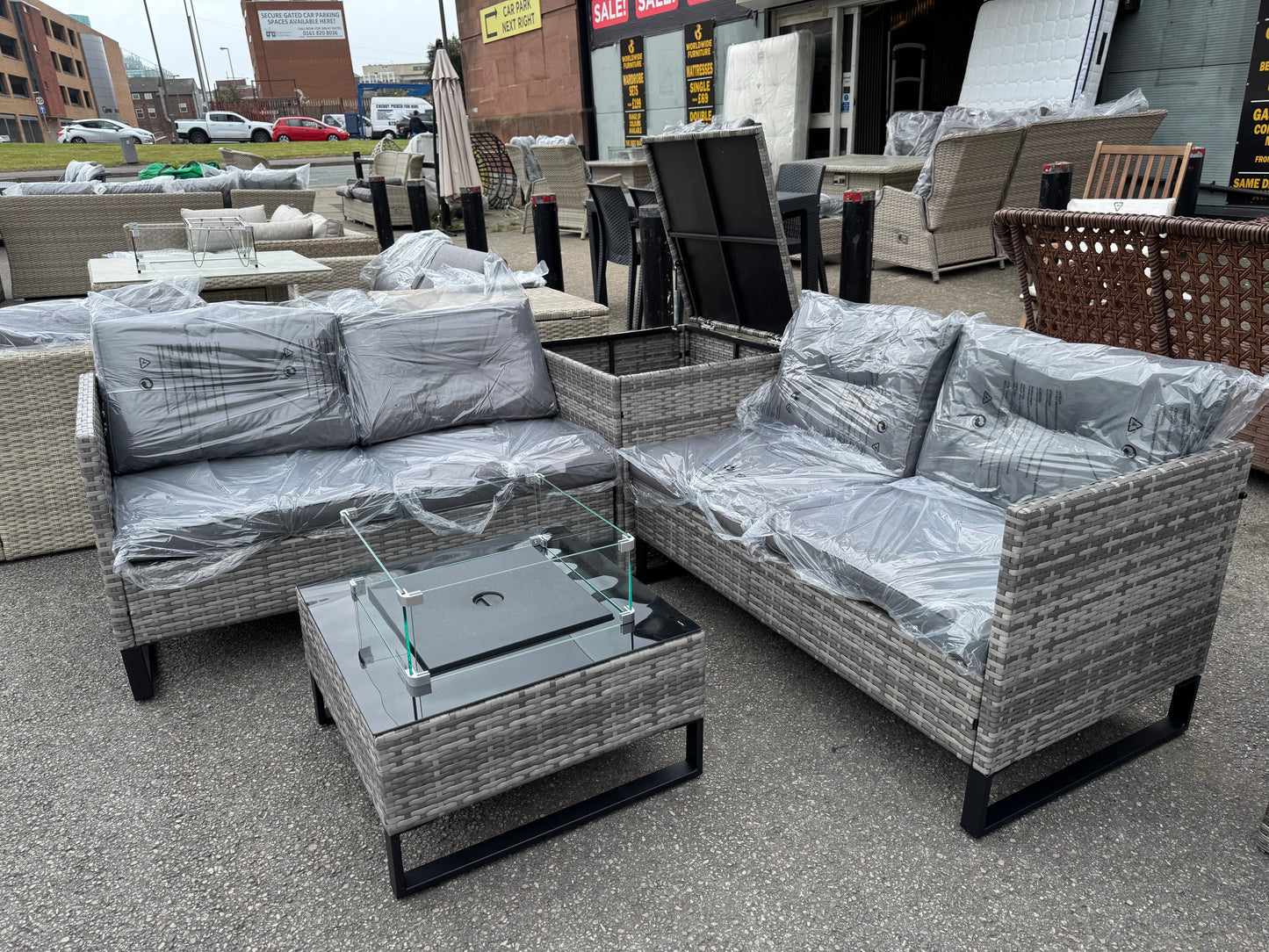 LA Corner garden set with fire pit coffee table  & storage